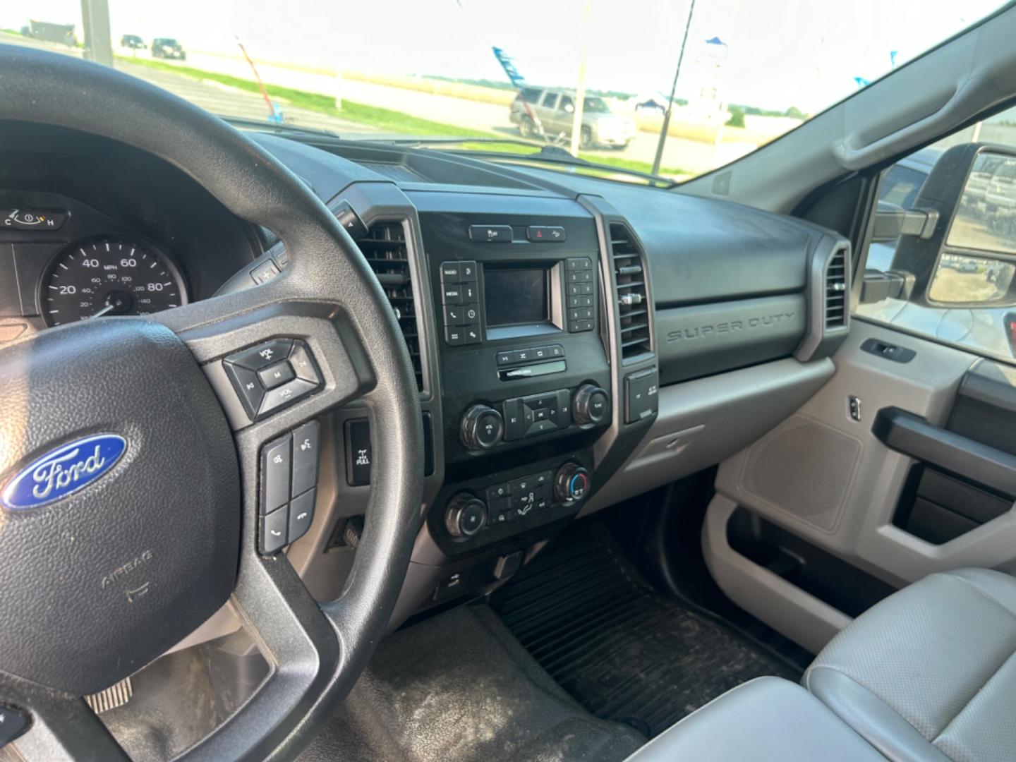 2021 White /Grey Ford F-250 SD King Ranch Crew Cab 4WD (1FT7W2B66ME) with an 6.2L V8 OHV 16V engine, 6A transmission, located at 1687 Business 35 S, New Braunfels, TX, 78130, (830) 625-7159, 29.655487, -98.051491 - Photo#12